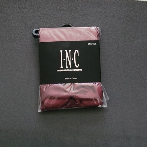 I▪︎N▪︎C Anklet Socks, Sheer, Bow, Burgundy - Picture 2 of 6